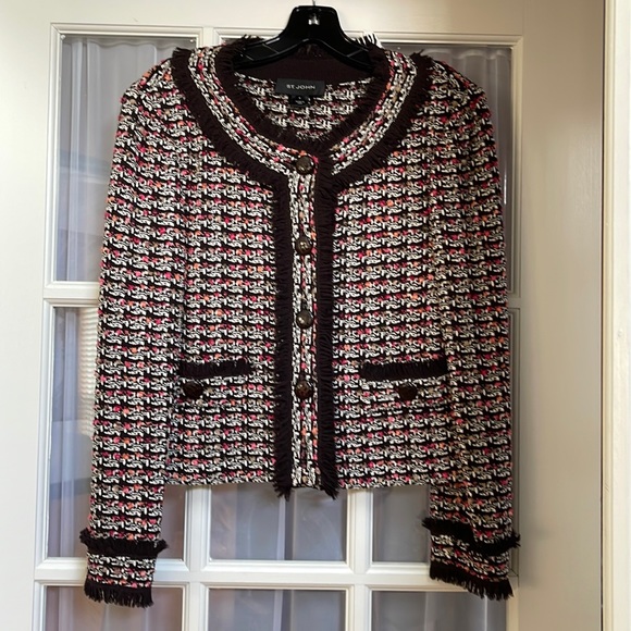 St. John Jackets & Blazers - St John blazer, size 8, beautiful frills and buttons
